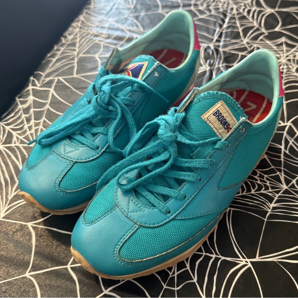 Brooks trainers